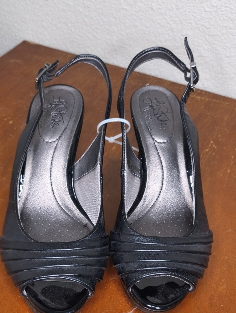 Black Life Stride Slingback With Buckle Peep-Toe Heels Size 8 AD